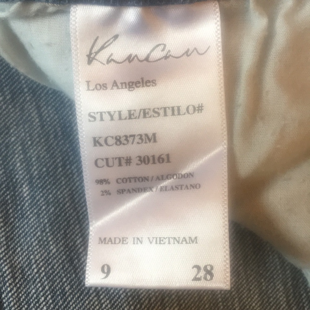 KanCan distressed jeans in size 9/28.❤️ - Picture 9 of 16